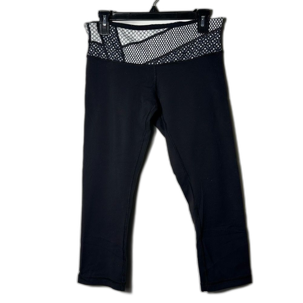 Lululemon Athletica Black Leggings with White Patterned Waistband Size 8